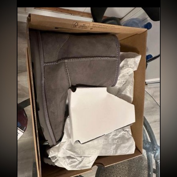 Ugg size 5 kids 7 women's brand new classic II - Picture 1 of 1